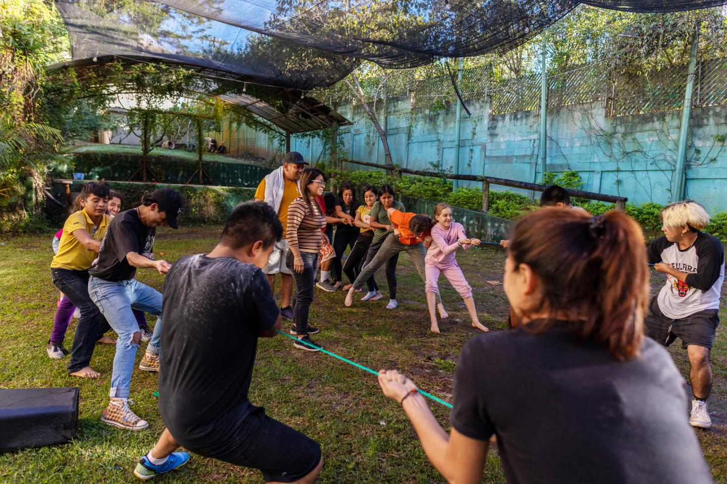 During Semana de Servicio, a week of service that brings together youth from Mennonite churches in Guatemala and El Salvador, youth play games and (header photo) paint desks at José María Castilla School in Guatemala City.