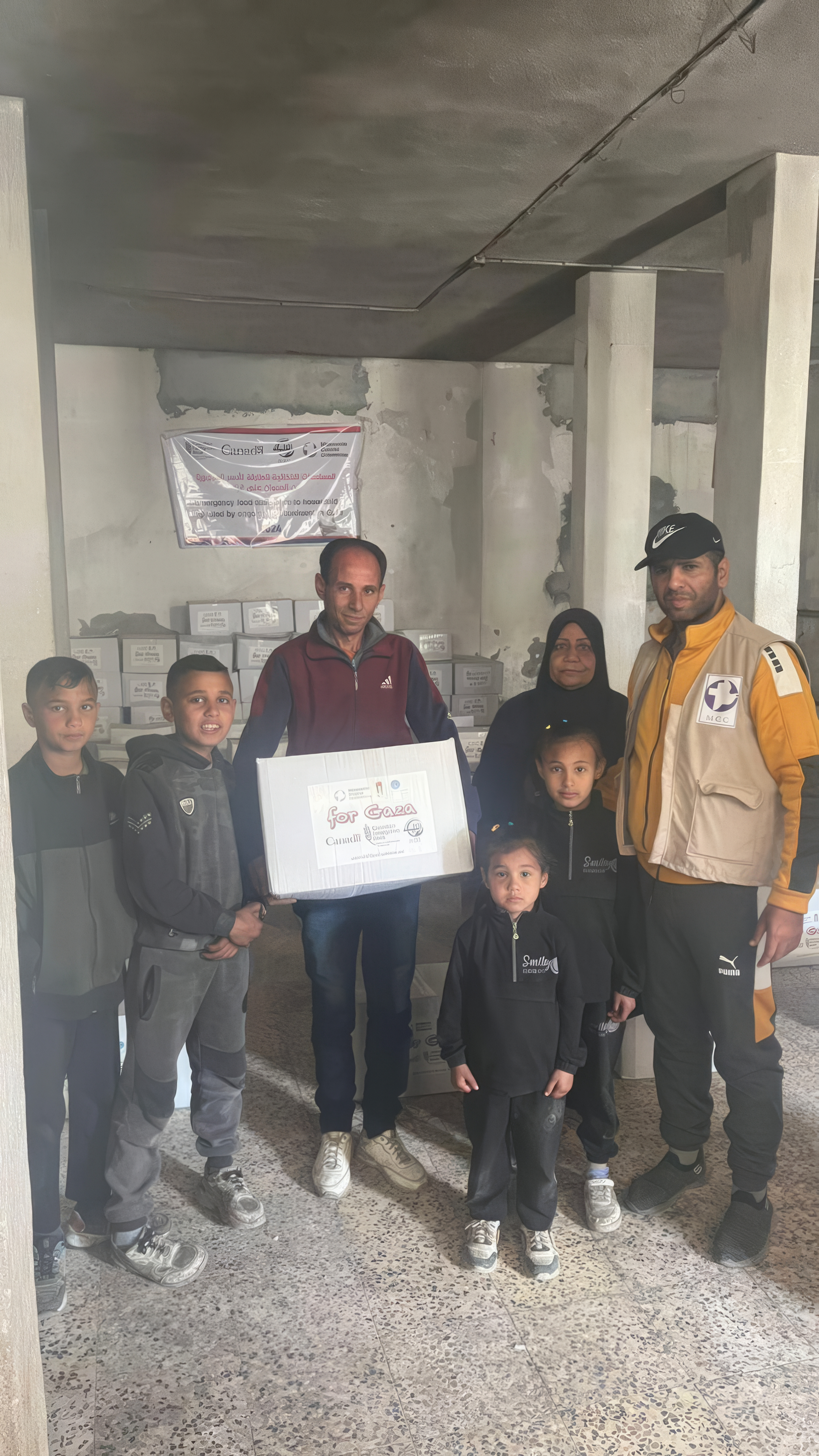 Al-Najd Developmental Forum staff distribute emergency food that has just arrived in Gaza for distribution to families. The shipment arrived on March 19 and was distributed on March 23.  *Names withheld for security reasons.