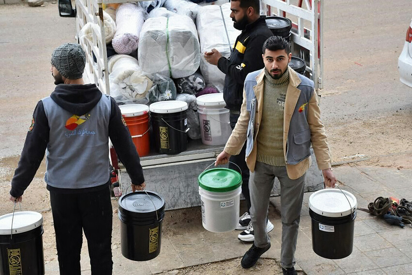 Volunteers with Fellowship of Middle East Evangelical Churches (FMEEC) distribute relief kits to various shelters that were set up in Homs in response to the February 2023 earthquakes.