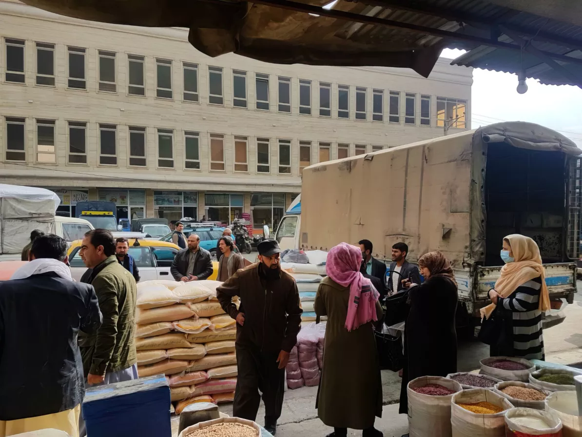 Food distribution for school teachers in Kabul.
