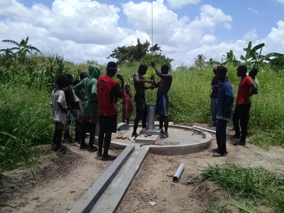 Workers and onlookers at the installation of a well in Caia by MCC partner Christian Council of Mozambique (CCM).