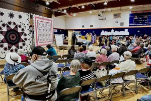crowd at quilt auction