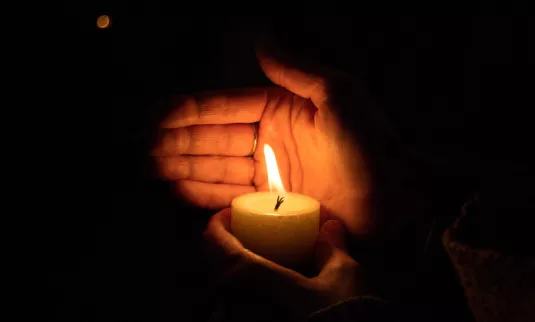 A novena is a Colombian Christmas tradition. Every night during the nine days before Christmas, family and friends gather to sing and pray together. In Bogota, DiPaz, an ecumencial peace platform whe