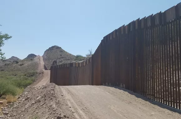 Large wall along the border in Arizona