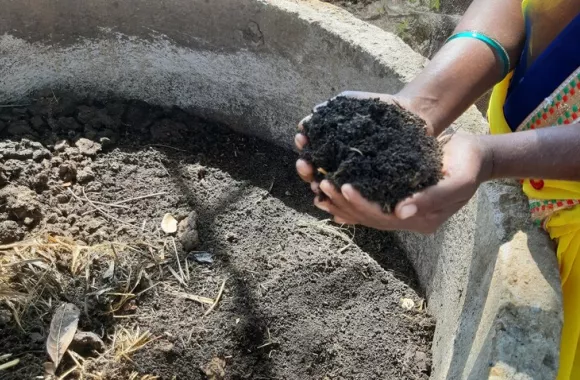 Pinkey Bage, of Donia village, is preparing vermicompost.