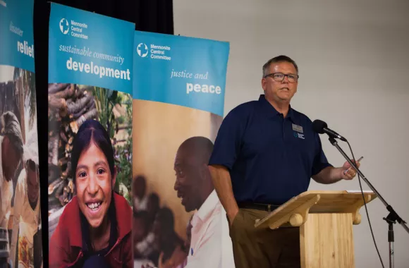 Darryl Loewen, executive director of MCC Manitoba, emcees the 2019 Grow Hope Harvest Celebration at Silverwinds Colony in Sperling, Manitoba on August 25, 2019.
Grow Hope is an MCC project that bring