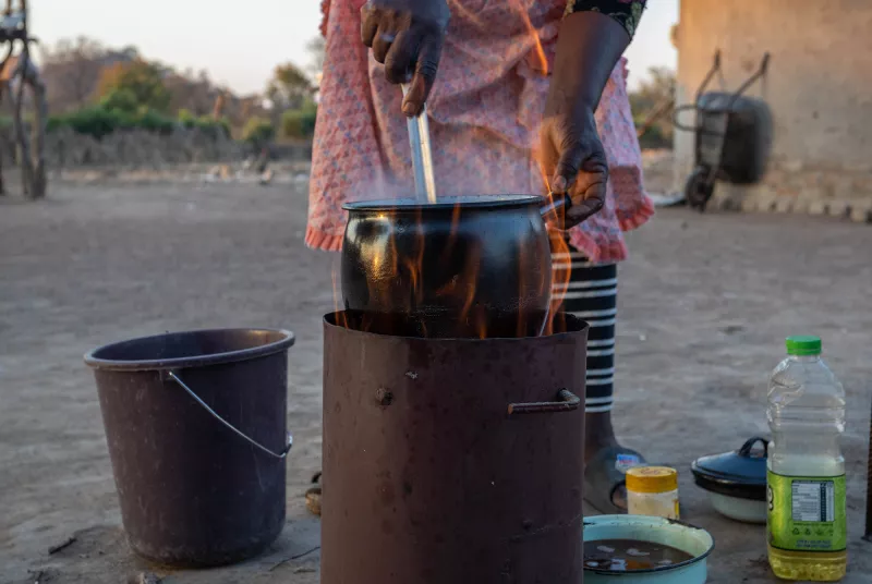Eco stove2.jpg Cooking on an eco-friendly stove.