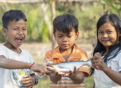 RS101533_KHM20190322_Agriculture_ml0191-lpr.jpg Three children holding a fish