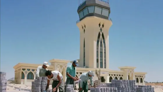 Workers gather cement bricks for constructing the Gaza International Airport in Rafah, 1997 (Abed Khateeb/AP Photo)