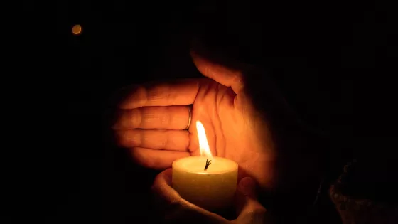 A novena is a Colombian Christmas tradition. Every night during the nine days before Christmas, family and friends gather to sing and pray together. 